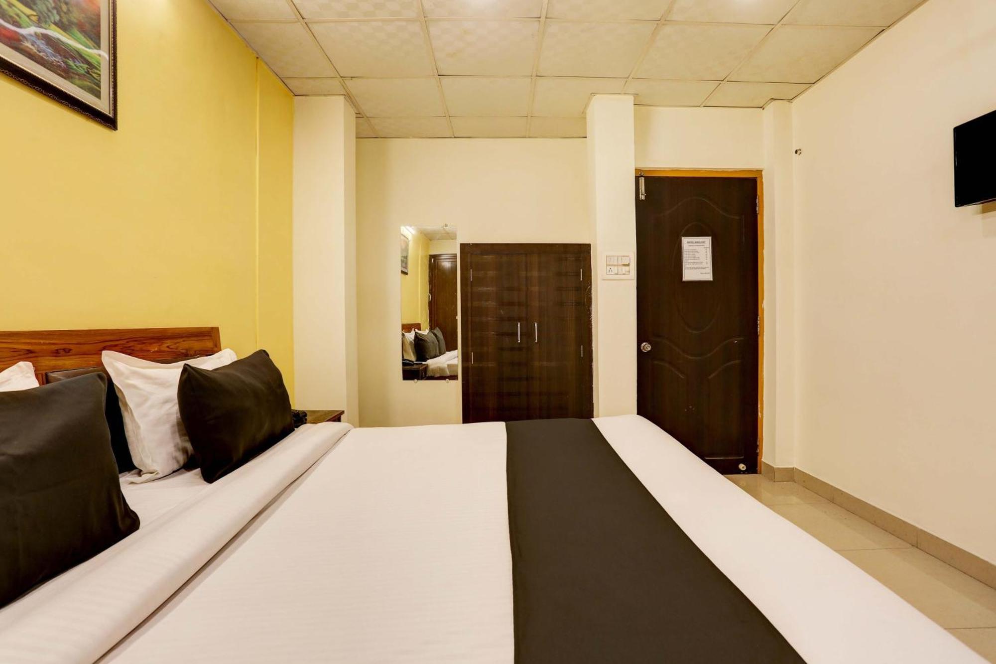 Collection O Hotel Moon Light Lucknow Exterior photo