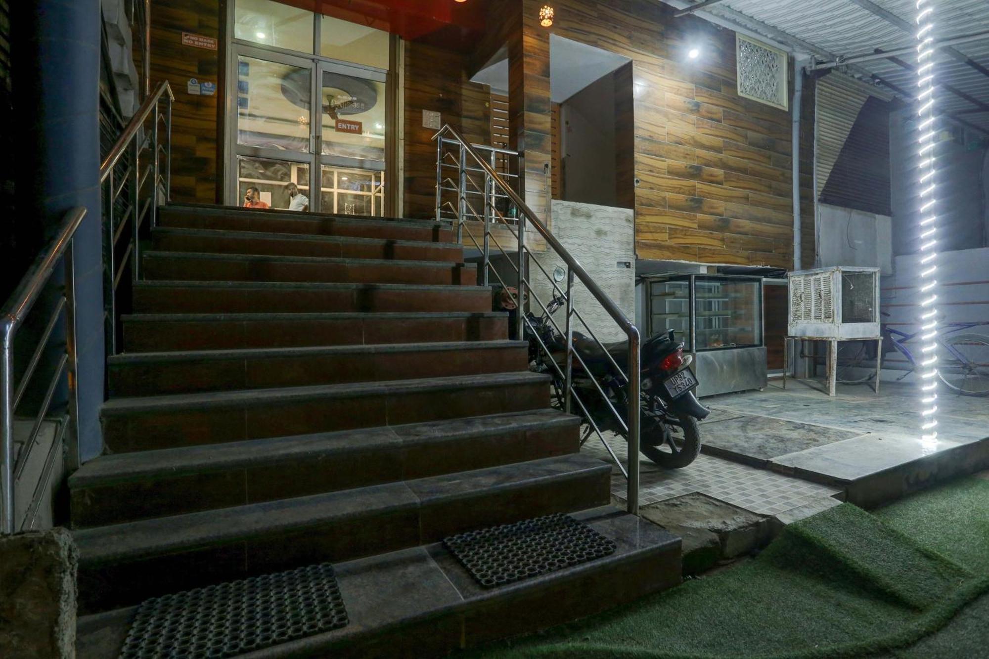 Collection O Hotel Moon Light Lucknow Exterior photo